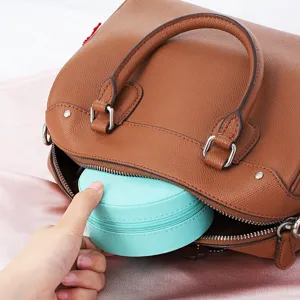 Joyero redondo portatil de viaje mini estuche de almacenamiento de cuero PU para anillos.