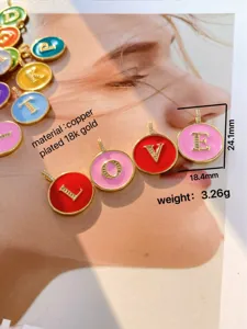 Emaillierte Buchstaben-Anhänger für DIY Schmuck, vergoldet aus Kupfer mit tollem Glanz.