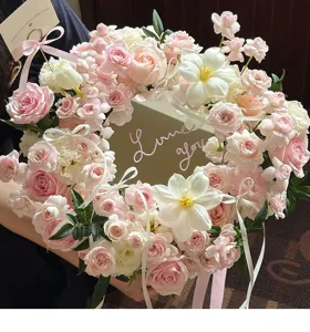 San Valentino rosa rosa disposizione floreale specchio cuore scatola regalo decorazione.