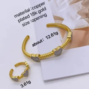 Bracelet jonc ouvert et bague en cuivre plaque or avec zircons coeur mode femmes