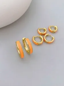 Vergoldete Emaillierten Creolen mit leuchtend orangenem Glanz für einen schicken Look.