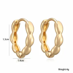 Detailed macro view of 18K gold plated vintage hoop earrings with 1.3cm height and 4g weight