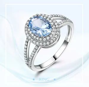 Wunderschöner 925 Silberring mit blauem ovalem Zirkonia und funkelnden Pavé-Steinbesätzen.