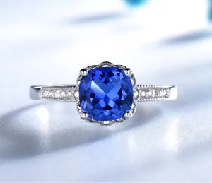 Eleganter 925 Silberring mit blauem Zirkon, luxuriöser Damenschmuck für besondere Anlässe.