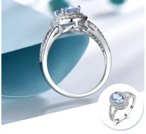 Atemberaubender 925 Silber Ring mit blauem Ovalstein und doppelter Zirkon Pave Einfassung.