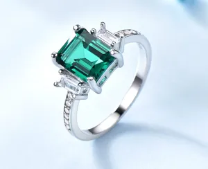 Exquisiter s925 Silber Ring mit grünem Edelstein und Baguette Steinen, Luxus Damenschmuck.
