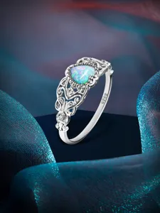 Wunderschöner S925 Silberring mit herzförmigem Opal und filigranem Vintage-Design.