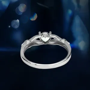Silber Herz Opal Ring Detail, 925er Sterling Silber Band mit wunderschönem Farbspiel Effekt.