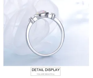 Beeindruckendes S925 Silber Opal Ring Detail mit feinem Glanz und elegantem Edelstein.