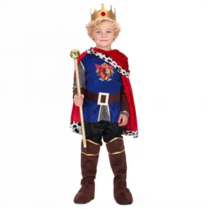 Détail du costume de roi pour enfant, idéal pour les fêtes d'Halloween et les jeux de rôle.