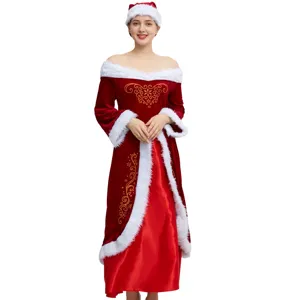Kerst vrouwen lang rood fluwelen kostuum met witte nepbont afwerking en bijpassende hoed.