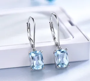 Elegante 925 Sterling Silber hellblaue Topas Ohrringe mit Klappverschluss für Damen.