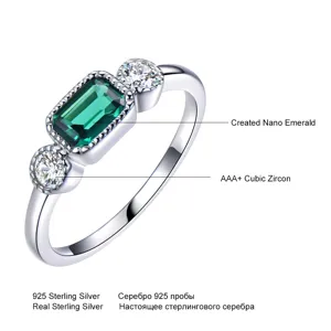 Eleganter Silberring mit Nano Smaragd und funkelnden Zirkonia Steinen für Damen.