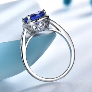 Elegante anello in argento sterling 925 con splendida pietra preziosa blu brillante.
