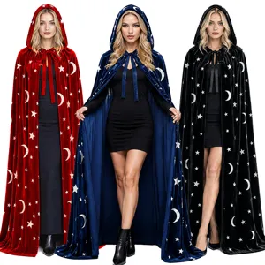 Vista dettagliata del mantello in velluto con motivo stelle e luna per feste e cosplay