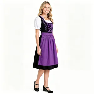 Robe traditionnelle bavaroise allemande Dirndl avec chemisier et tablier pour l'Oktoberfest.
