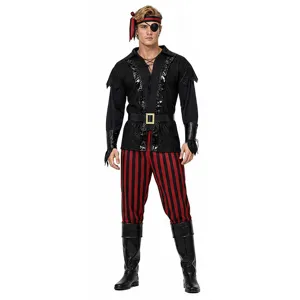 Vue détaillée du costume de pirate pour homme, haut noir texturé et pantalon rayé.