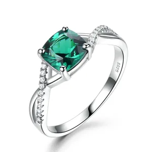 Eleganter S925 Silber quadratischer grüner synthetischer Edelstein Damen Ring Modisch