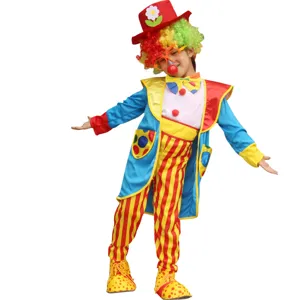 Details van het kleurrijke clownskostuum voor kinderen, met levendig ontwerp en leuke accessoires.