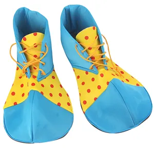 Scarpe da clown oversize a pois rossi, perfette per cosplay, feste e spettacoli.