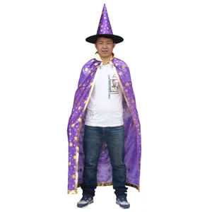 Cape de sorcier violette d'Halloween et chapeau de sorcière avec étoiles dorées.