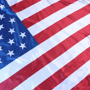 Klassisches US Flaggen Stoffdetail Design, lebendige rot weiße blaue Sterne Streifen.