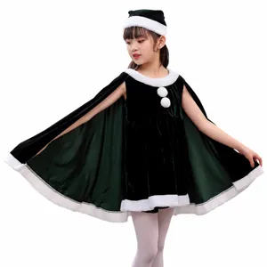 Conjunto de disfraz navideño de terciopelo para niños con vestido capa gorro y pantalones.