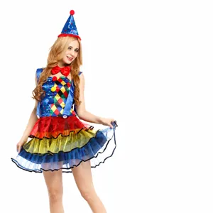 Ensemble de costume de clown coloré pour femme avec robe, tour de cou et chapeau.