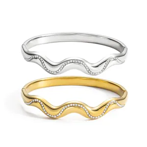 Unregelmäßiges wellenförmiges Kristall Armband Titanstahl 18K vergoldet Modeschmuck