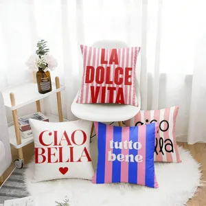 Cojín decorativo colorido a rayas de estilo nórdico con estampado de letras en italiano.