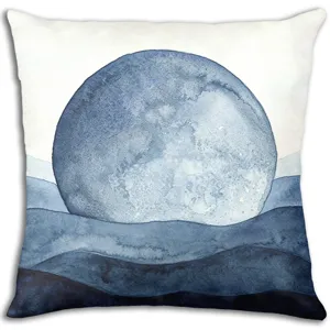 Hermosas fundas de cojin cuadradas con diseno de luna azul y montana en acuarela detalle.