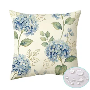 Housse de coussin en polyester imperméable à motif d'hortensia bleu nordique, détail.