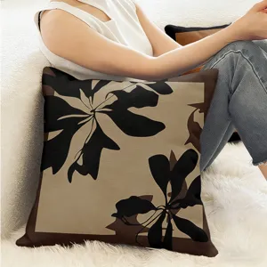 Retro bloemen kussenhoes detail met abstracte botanische kunstprint voor stijlvol interieur.