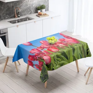 Vista detallada del mantel con estampado de tulipanes en cocina moderna, impermeable.