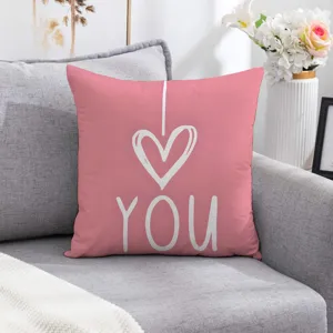 Ροζ μαξιλαροθήκη με καρδιά και κείμενο I love you για όμορφη διακόσμηση σαλονιού καναπέ.