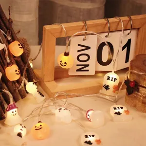 Φωτεινή γιρλάντα LED Halloween λεπτομέρεια με κολοκύθα και φάντασμα διακόσμηση.
