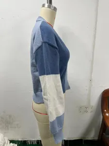 Kleurblok gebreide trui zijaanzicht detail, casual gestreepte lange mouw cardigan stijl.