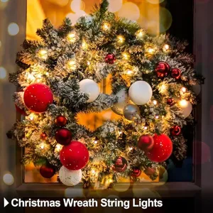 Ghirlanda di Natale luminosa con sfere rosse bianche e luci LED dettaglio festivo.