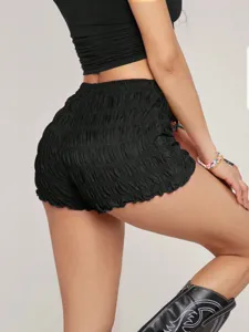 Schwarze geraffte High-Waist Casual Hotpants Detailansicht für den sommerlichen Streetstyle.