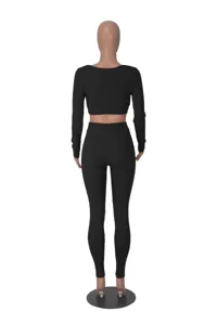 Μαύρο ριμπ crop top και κολάν λεπτομερής όψη, κομψό σετ γυμναστικής και γιόγκα.