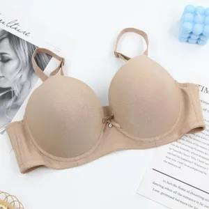 Comfortable breathable lace push-up bra for women, large size supportive undergarment.
