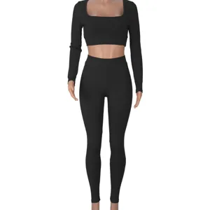 Μάυρο ριμπ σετ γιόγκα γυναικείο με crop top μακρυμάνικο και στενό κολάν κύρια όψη.