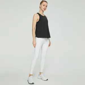 Detailed view of the sleeveless athletic tank top with split hem, ideal for running and yoga.