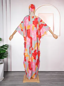 Lange kaftan jurk met bloemenprint en bijpassende hoofddoek, losse maxi damesjurk.