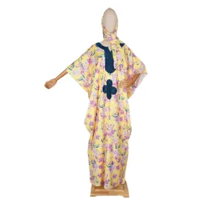 Modieuze lange jurk met bloemenprint en hoofddoek, losse Afrikaanse kaftan grote maat.