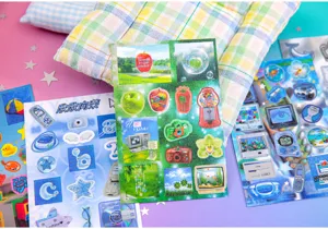 Vista detallada del libro de pegatinas decorativas Y2K dreamcore con bonitos diseños retro.
