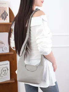 Femme sac porté épaule en cuir souple gris cabas hobo sous les bras avec rabat