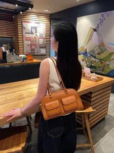 Borsa a tracolla da donna in vera pelle con due tasche frontali borsa casual marrone uso quotidiano