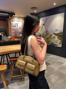 Borsa a tracolla in vera pelle da donna, elegante borsa sottoascella con doppie tasche.