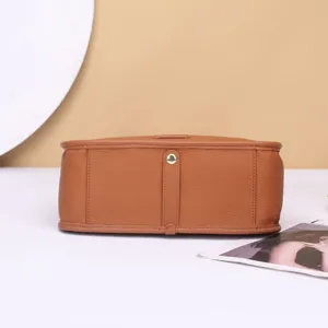 Umhängetasche aus Rindsleder für Damen, stylische elegante Freizeittasche braun.